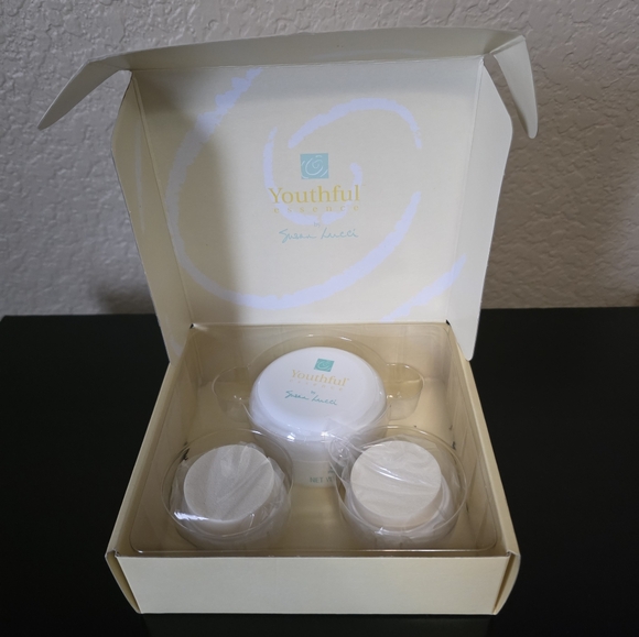 Youthful Essence By Susan Lucci Vitamin Enriched Resurfacing Cream W/ Pads 2.5oz